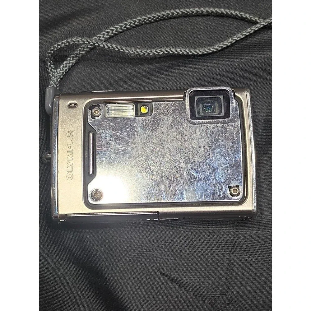 Olympus Stylus 1030SW 10.1 MP digital camera silver waterproof shockproof teste